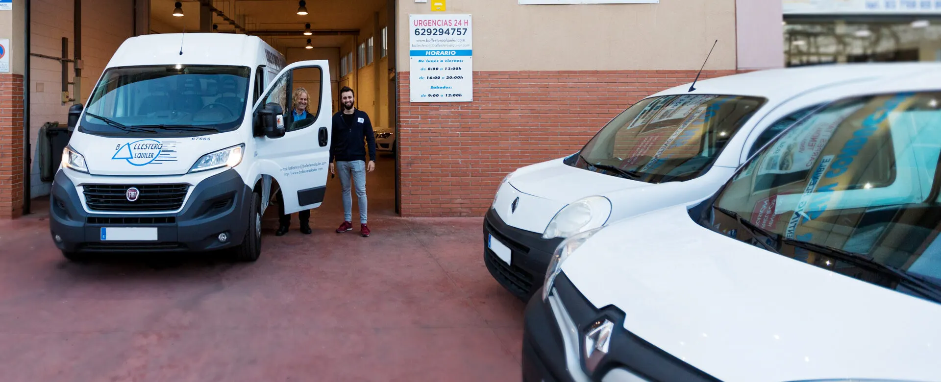 Flota renovada de furgones y furgonetas de Ballestero Alquiler